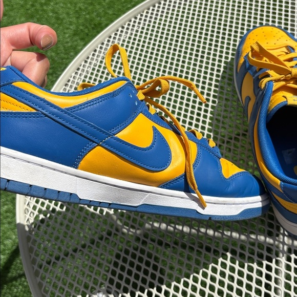 EUC Nike University Of Michigan Dunks - Picture 6 of 10